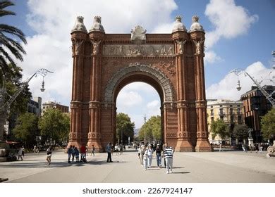 2,644 Arc De Triomphe People Images, Stock Photos & Vectors | Shutterstock