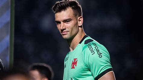 Ex Gr Mio Se Torna O Goleiro Mais Defesas Do Brasileir O