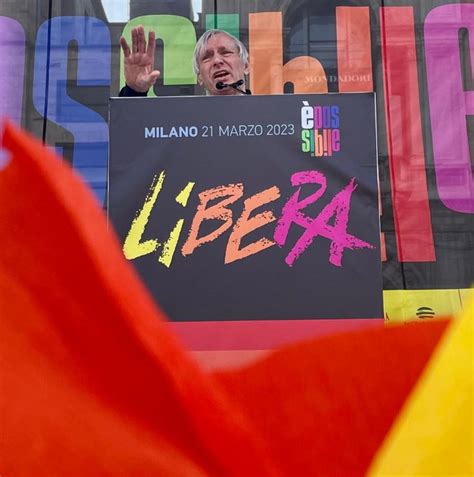 Liberainformazione Milano L Abbraccio Dei Settantamila Ai Familiari