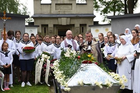 Nowy S Cz Niepokalanki Z Bia Ego Klasztoru Po Egna Y Siostr Dominik