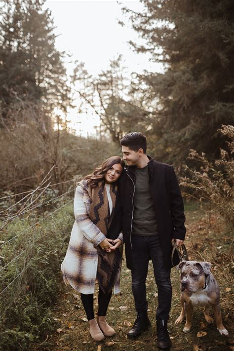 Cute Winter Engagement Photo Ideas