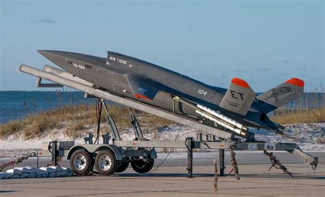 米空軍がXQ 58AのAI飛行に成功今後は戦闘スキルを実行できるAIを開発