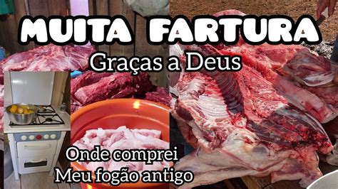 Fartura na Roça Lidando dois porcos caipiras 300 kg de carne