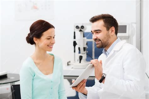 Cuidados de saúde, medicina, pessoas, visão e conceito de tecnologia ...