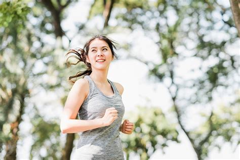 朝活」は、 朝ランで決まり！ ビジネスにも繋がる効果とは？】 【アツギ】クリアビューティアクティブ