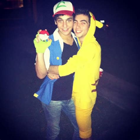 Epic Two Person Halloween Costumes (40 pics)