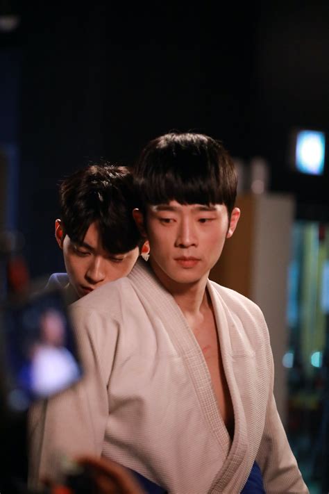 Where Your Eyes Linger Arat Primele Momente Ale Cuplului Gay Format De Han Gi Chan I Jang