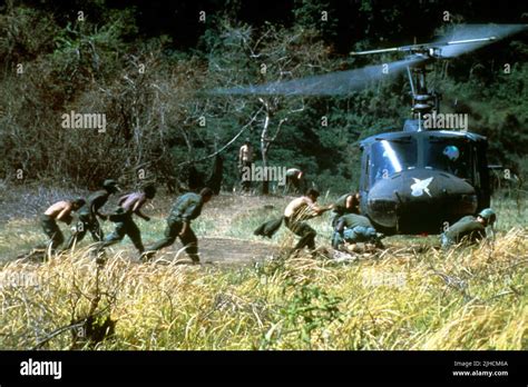 HELICOPTER SCENE, PLATOON, 1986 Stock Photo - Alamy