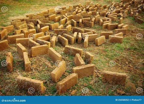 Clay Brick For Build The Clay House Stock Photography - Image: 25558252