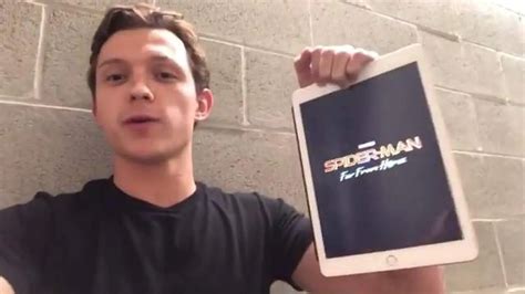 V Deo V Deo Tom Holland Revela El T Tulo De Spider Man