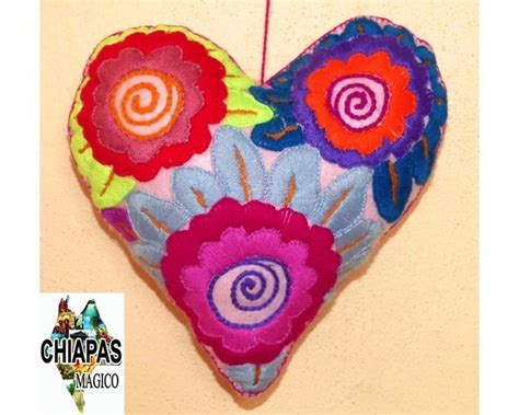 Corazón Bordado a mano 22 CM Chiapas Mágico