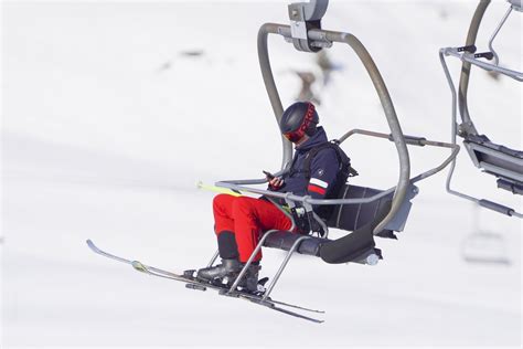 Prince William, Kate Middleton and kids hit the slopes on fun family