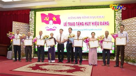 Đài Phát Thanh Truyền Hình Bạc Liêu Ban Thường vụ Tỉnh ủy trao Huy