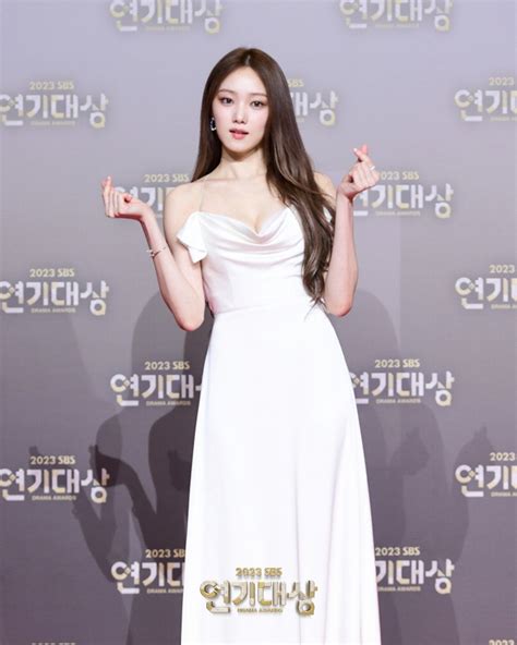 Netizens Defend Actress Lee Sung Kyung For Wearing A White Dress To The