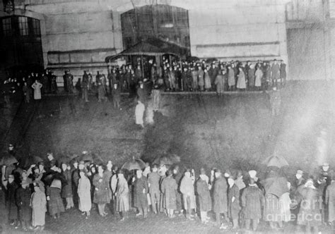 Crowds Awaiting Titanic Survivors Photograph By Library Of Congress