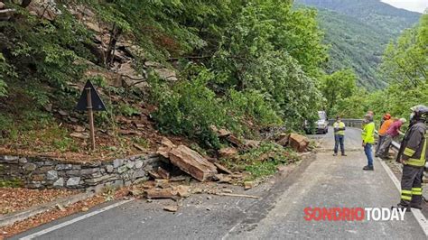 Smottamento E Sassi Pericolanti Statale Chiusa Fino Al Maggio