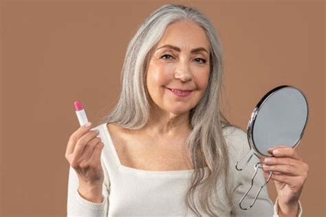 Erreurs De Maquillage Les Plus Courantes Chez Les Femmes De Plus De