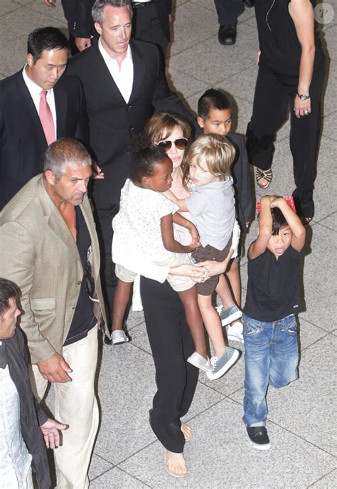 Photo Angelina Jolie Et Une Partie De Ses Enfants Zahara Shiloh