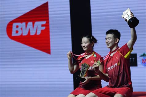 FOTO Ganda Campuran China Zheng Dan Huang Juara Indonesia Open 2023