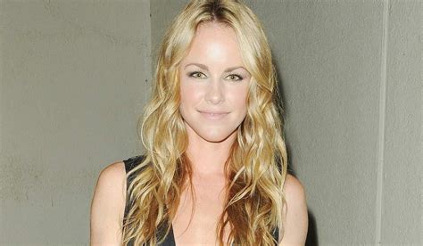 Julie Berman Full Bio Age Height And New Net Worth 2021