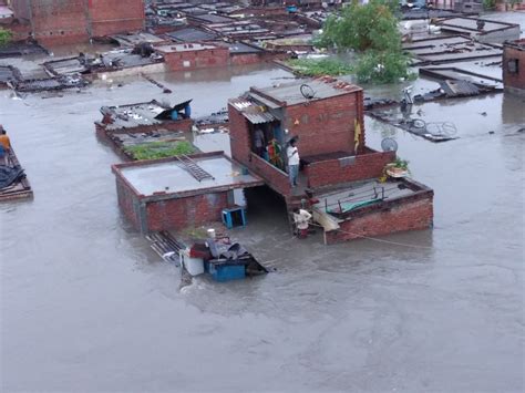 Al Menos Muertos Dejan Inundaciones En La India Diario Roat N