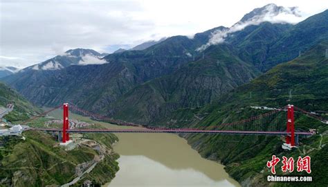 “川藏第一桥”横跨天堑 惠泽大渡河两岸