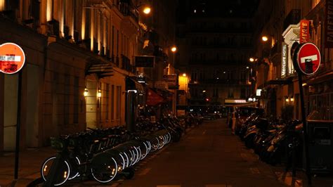 Francia Extiende El Toque De Queda Nocturno A Millones De Habitantes