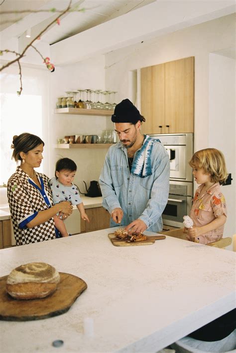 Boho Stil meets Minimalismus: So lebt Model Rocky Barnes