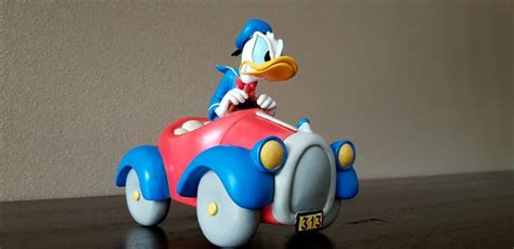 Disney Beeld Donald Duck In Zijn Rode Auto 1990 Catawiki