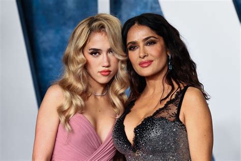 Cum Arat Salma Hayek N Costum De Baie La De Ani Fiica Valentina A