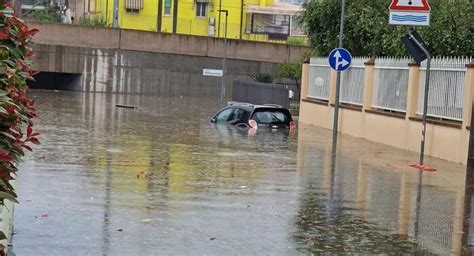 Maltempo In Emilia Romagna E Marche Pesaro Allagata Evacuati Nel