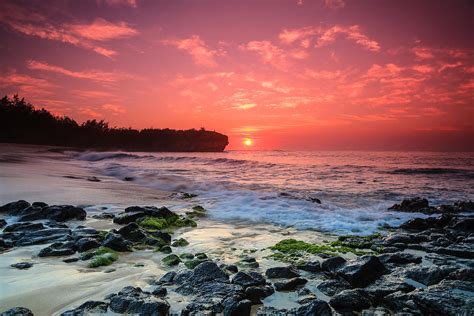 Kauai Shipwreck Beach Sunrise Photograph by Sam Amato