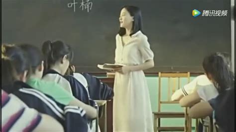 女老师趴开双脚让我诵