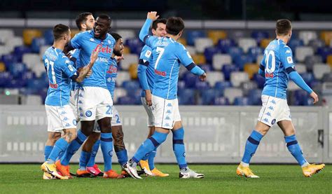 Napoli Quasi Al Completo Inizia La Volata Finale Per La Champions