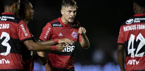 Flamengo acerta a 16ª saída de jogador em 2022 lista deve aumentar