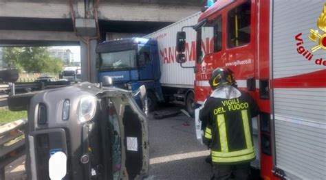 Incidente Sulla Tangenziale 3 Feriti