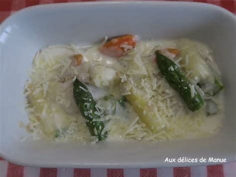 Entrée de noix de Saint Jacques aux asperges vertes et blanches et