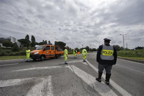 Auto Contromano Sul Raccordo Autostradale Siena Firenze Schianto