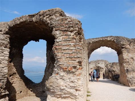 Di Grotte Catullo Pr S De Sirmione En Italie Photographie Ditorial