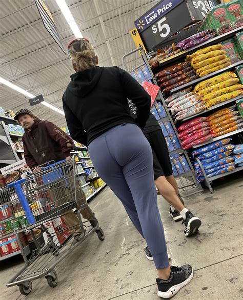 Latina Milf With Nice Ass In Yoga Pants Spandex Leggings Yoga