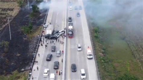 Detik Detik Kecelakaan Maut Di Tol Pejagan Pemalang Akibat Asap Tebal