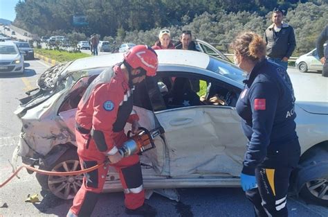 Milas Bodrum Karayolunda Zincirleme Trafik Kazas I A R Yaral