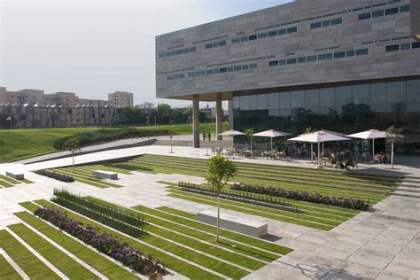 BGU University Entrance Square & Art Gallery / Chyutin Architects ...