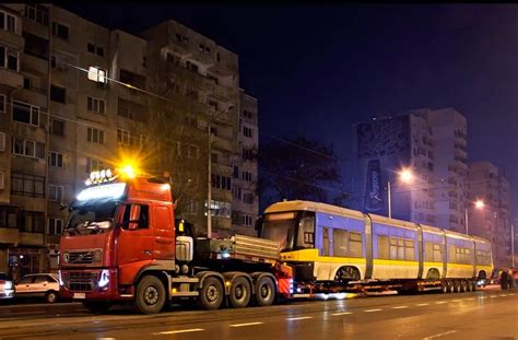 Un Tramvai Care Merge Pe Ruta Bors Calafat Da Peste Cap Traficul