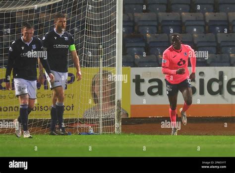 11 de abril de 2023 Dens Park Dundee Escocia Campeonato de fútbol