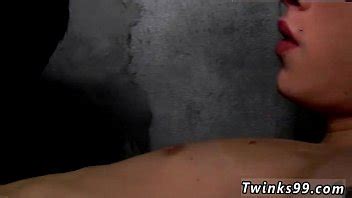 Emo y joven gay Sexo xxx besos y felación en esos jummy XVIDEOS