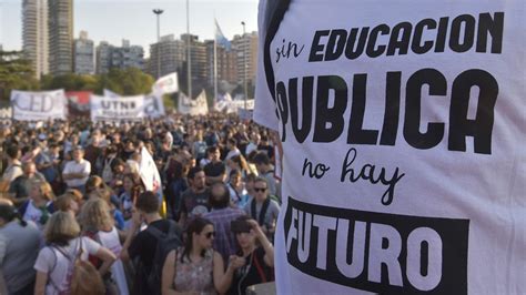 Las Universidades Convocan A Una Gran Marcha Nacional En Defensa De La