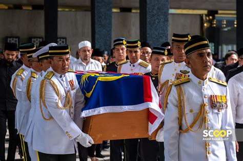 Final farewell: family, friends gather at National Mosque for Taib ...