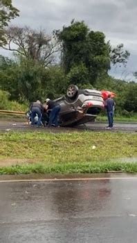 Capotamento deixa três feridos entre Toledo e Marechal Cândido Rondon