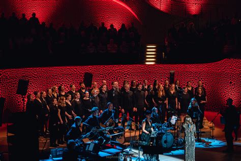 Vicky Leandros am 25 März 2023 in der Elbphilharmonie in Hamburg